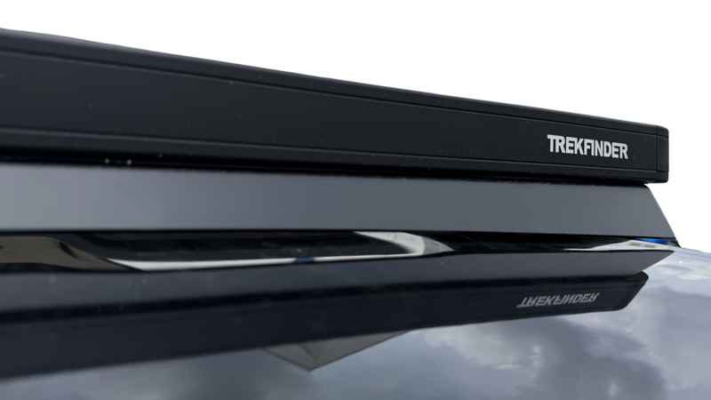 Detailansicht TREKFINDER Dachträger am Suzuki Jimny II - Windschott