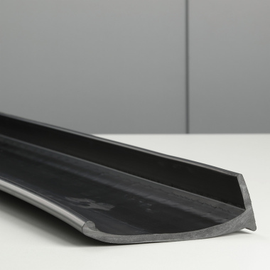 Kotflügelverbreiterung universal TREKFINDER | 150 mm breit | 4 Stück a 150 cm lang | inkl. TÜV® | Modellreihe: Freiburg | zum schrauben