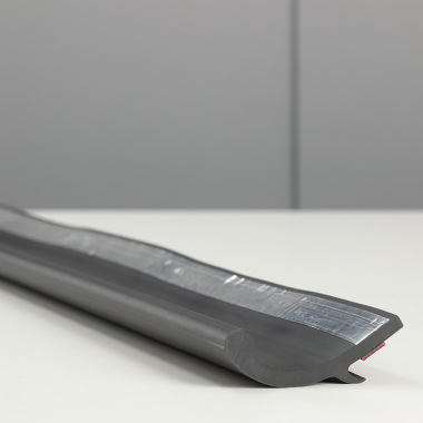 Kotflügelverbreiterung universal TREKFINDER | 40 mm breit | 300 cm lang (Meterware auf Rolle) | inkl. TÜV® | Modellreihe: Augsburg | zum schrauben